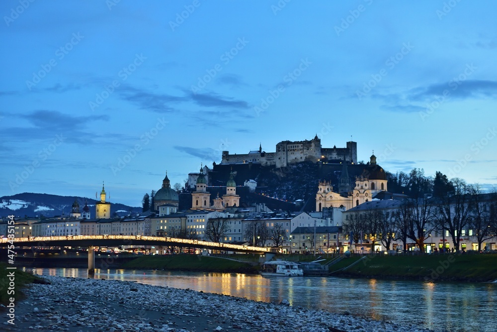 Salzburg an einem Winterabend