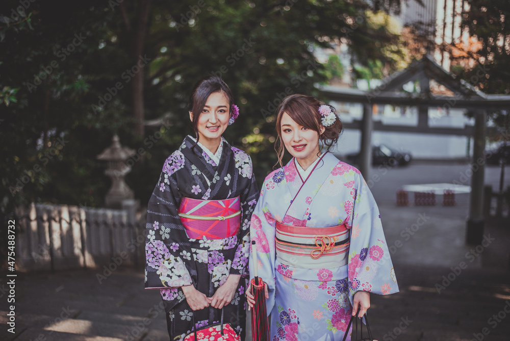 Storytelling image of two japanese girls wearing kimono spending time in Tokyo. Traditional clothes lifestyle moments from the local culture in Japan Storytelling image of two japanese girls wearing kimono spending time in Tokyo. Traditional clothes lifestyle moments from the local culture in Japan