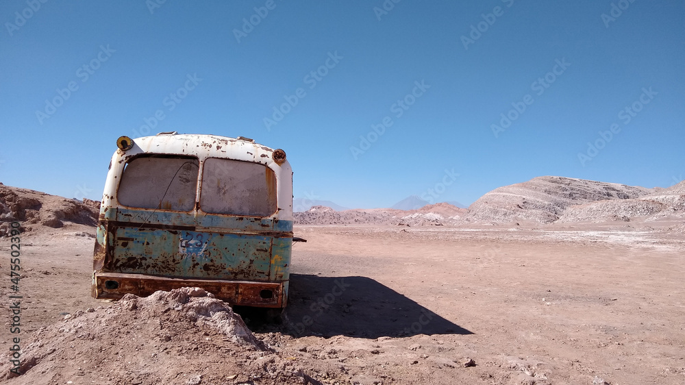 ônibus abandonado no deserto do atacama 