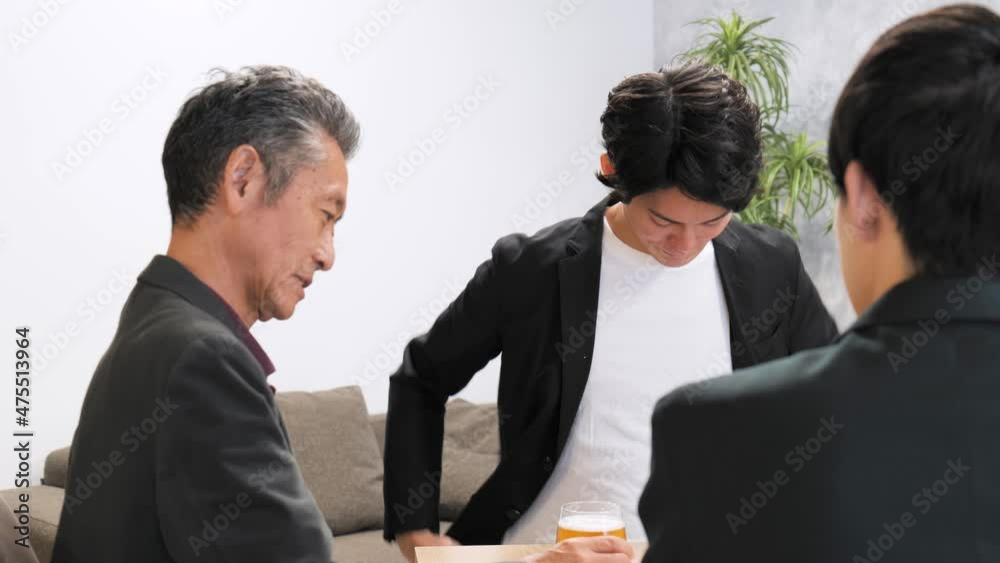 ごはんを食べる人々 ごはんを食べる人々