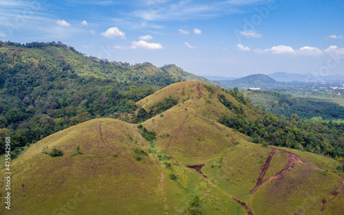Obraz na płótnie bald mountain or Phu Khao Ya with green grass field and blue sky. One of natural travel attraction in Ranong province, Thailand w salonie