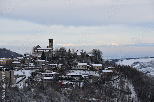 Panorama Oltrepò pavese innevato: Fortunago e Montalto