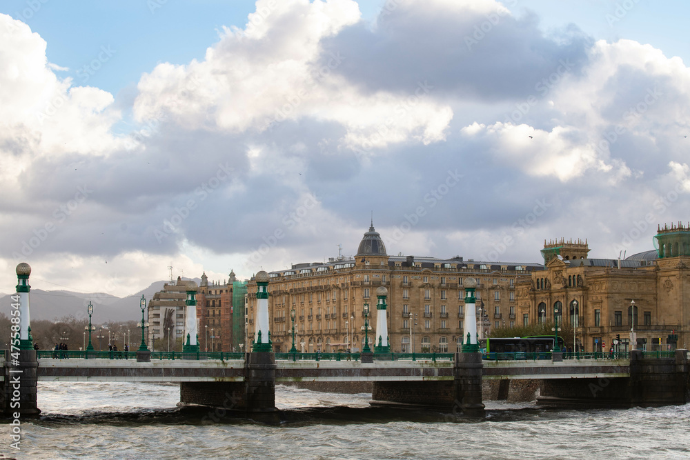 Obraz premium Beautiful bridge in Donostia-San Sebastian 