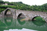 Zabytkowy most w Toskanii