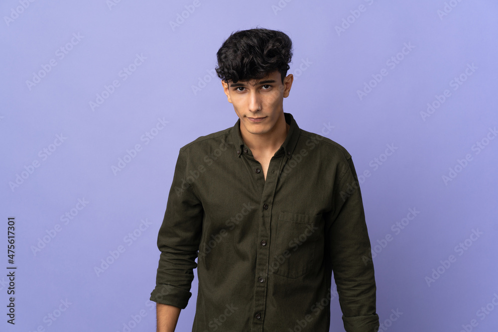 Obraz premium Young Argentinian man isolated on background with sad expression