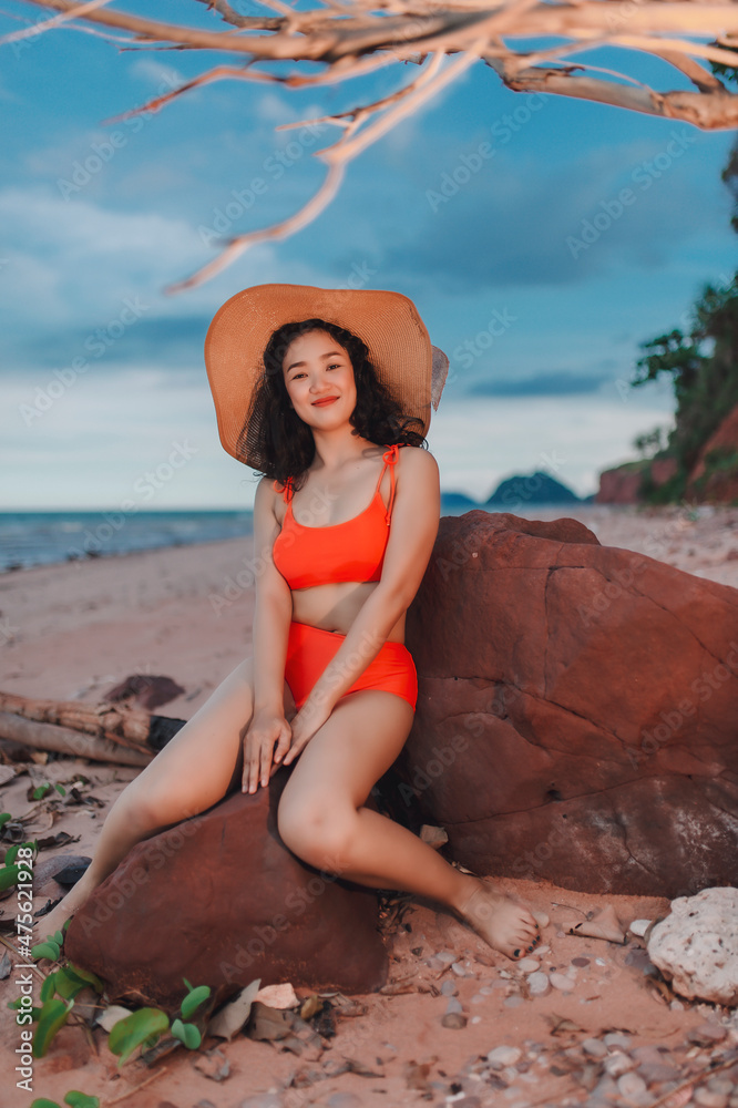 Obraz premium woman in bikini on the beach