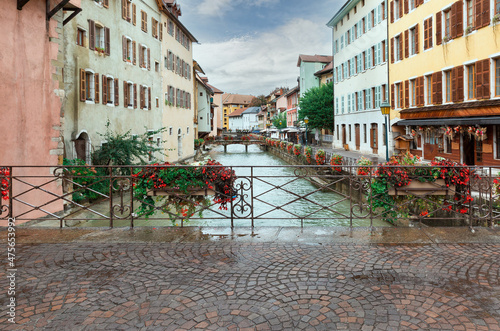 Fototapeta Naklejka Na Ścianę i Meble -  streets of the city of Annecy, France