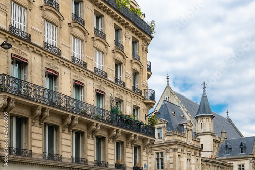 Paris, typical facades and street, beautiful buildings rue Reaumur  © Pascale Gueret