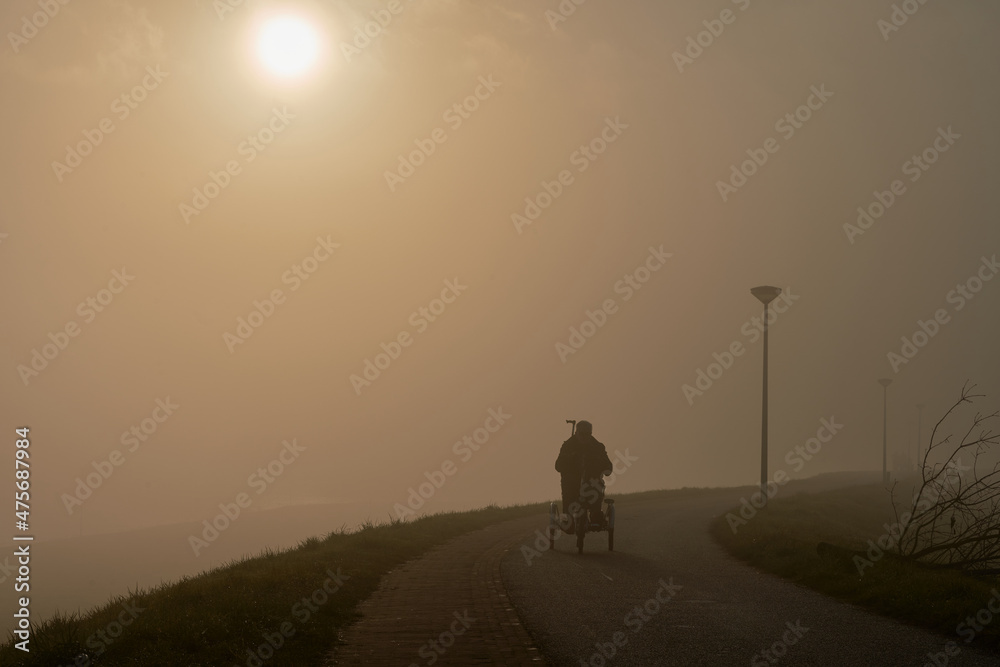 Fototapeta premium minusválido en bicicleta