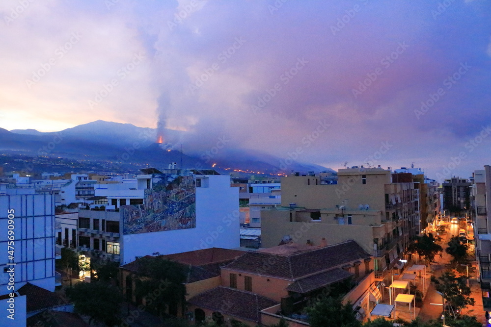 Obraz premium morning view to the Cumbre Vieja volcano in La Palma, Canary Islands, Spain