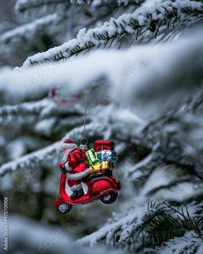 Weihnachtsmann im Schnee