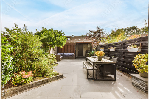 Εκτύπωση καμβά Amazing courtyard design with wooden bench and lots of greenery
