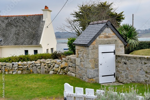 Fotografie Abri de jardin en pierres dans un jardin breton