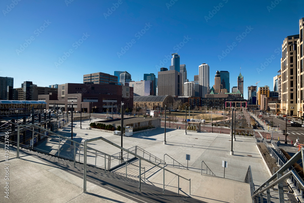 Naklejka premium Minneapolis skyline, from Stadium. The Commons. Minnesota