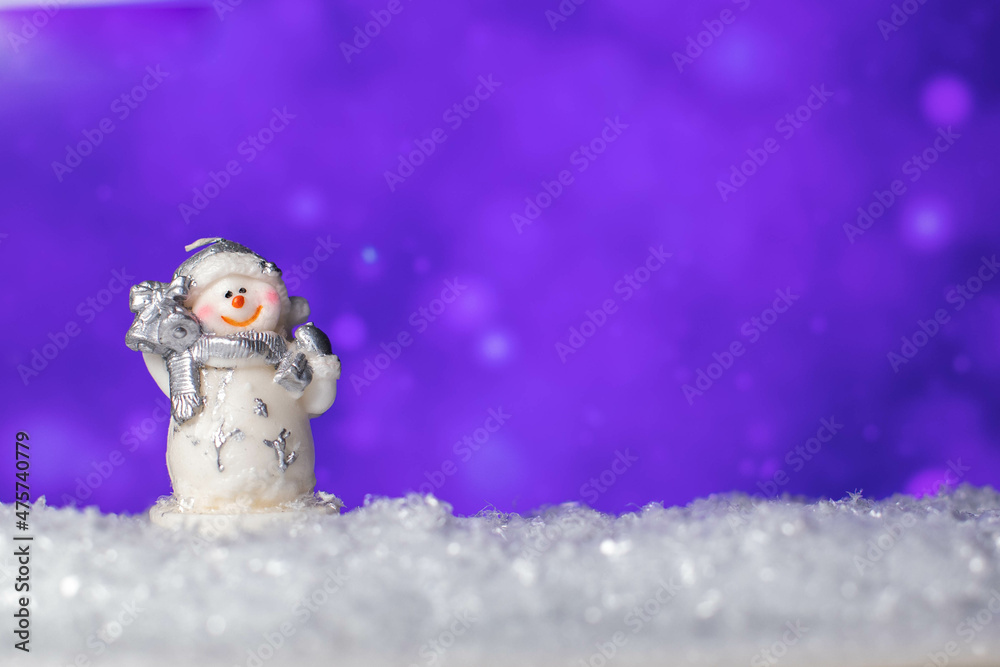 Obraz premium Snowman and standing on snow 