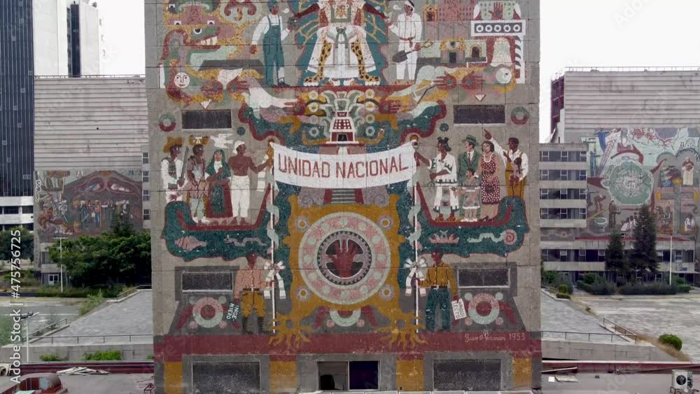 In the early 1960s, architect Carlos Lazo began to design the Secretariat of Communications and Public Works (SCOP) of the Federal Government. When he approached the artists who would paint the exteri