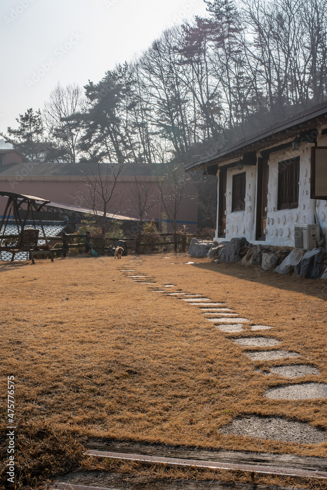 Old houses in Korea look like this.