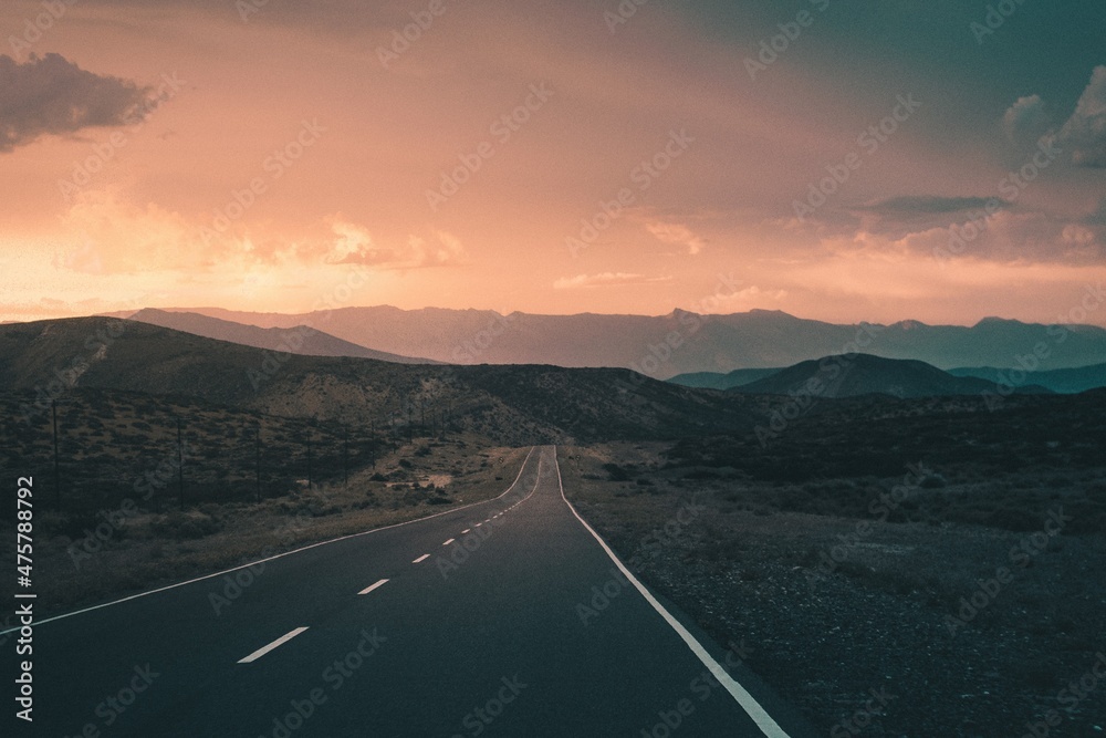 Naklejka premium road to the mountains