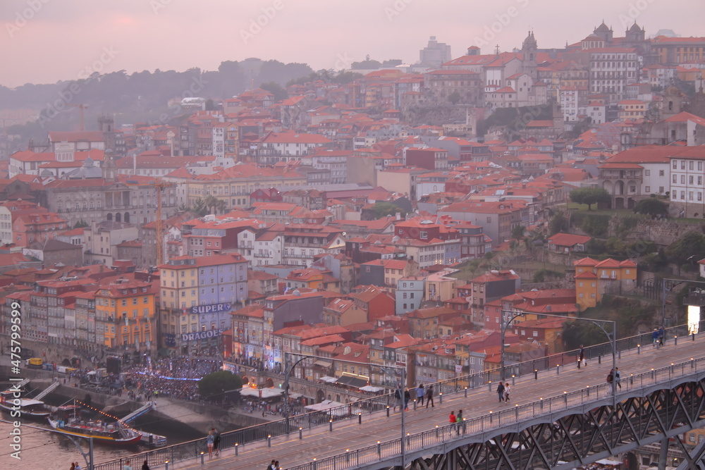 Obraz premium Portugal, Porto, Luis I Bridge on a sunset, the top view