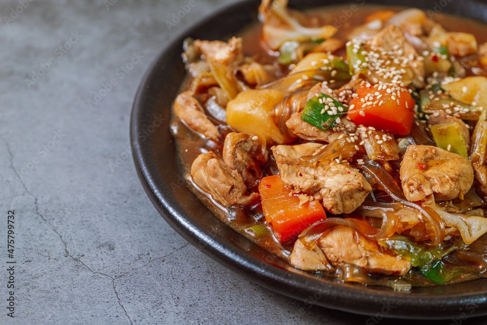 Andongjjimdak, Andong-style spicy stewed chicken : Originally from the Andong region, this dish consists of chicken, chili peppers, potatoes, clear noodles, leeks and carrots braised in a spicy sauce 