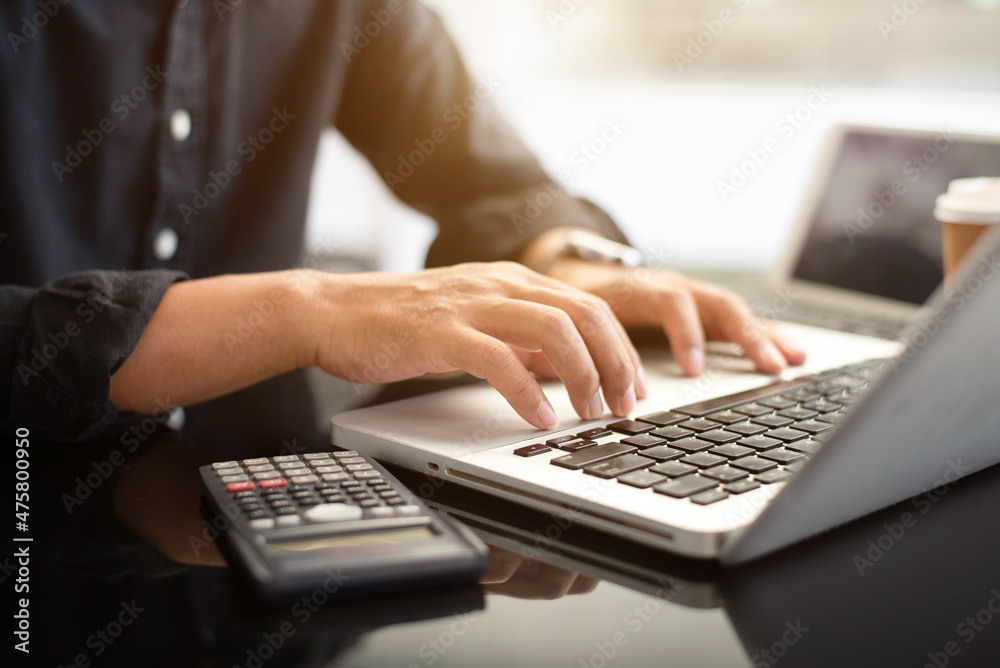 Businessman use laptop computers for laptop payments, online shopping, omni channels, sitting at desks. Businessman use laptop computers for laptop payments, online shopping, omni channels, sitting at desks.