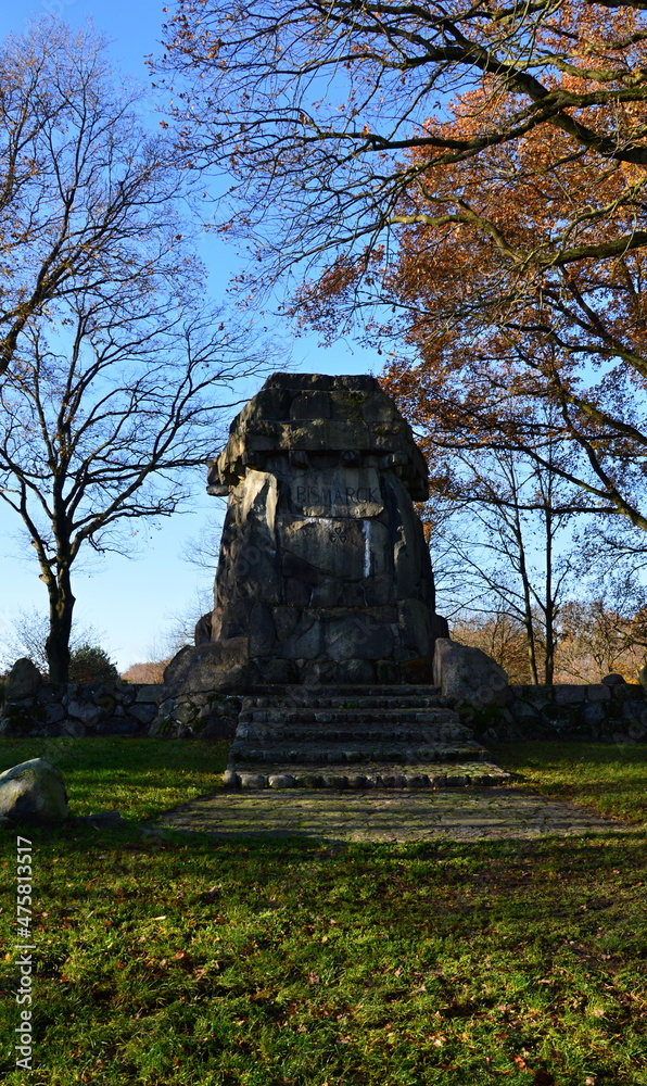 Fototapeta premium Denkmal im Herbst in Walsrode, Niedersachsen