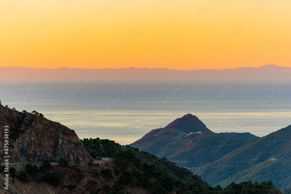 amanecer a contraluz en la costa del sol visto desde la montaña  Andalucía España	