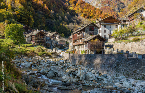 Schilderij op canvas The beautiful village of Rassa, during fall season, in Valsesia (Sesia Valley)
