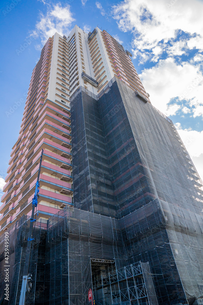 Obraz premium 高層マンションの大規模修繕外壁養生