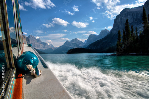 Maligne Lake Spirit Island Boat Tours