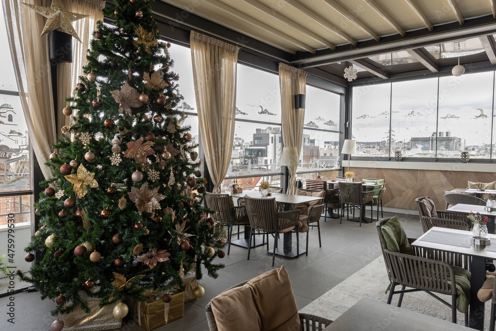 Fototapeta premium Interior of an empty restaurant with Christmas tree