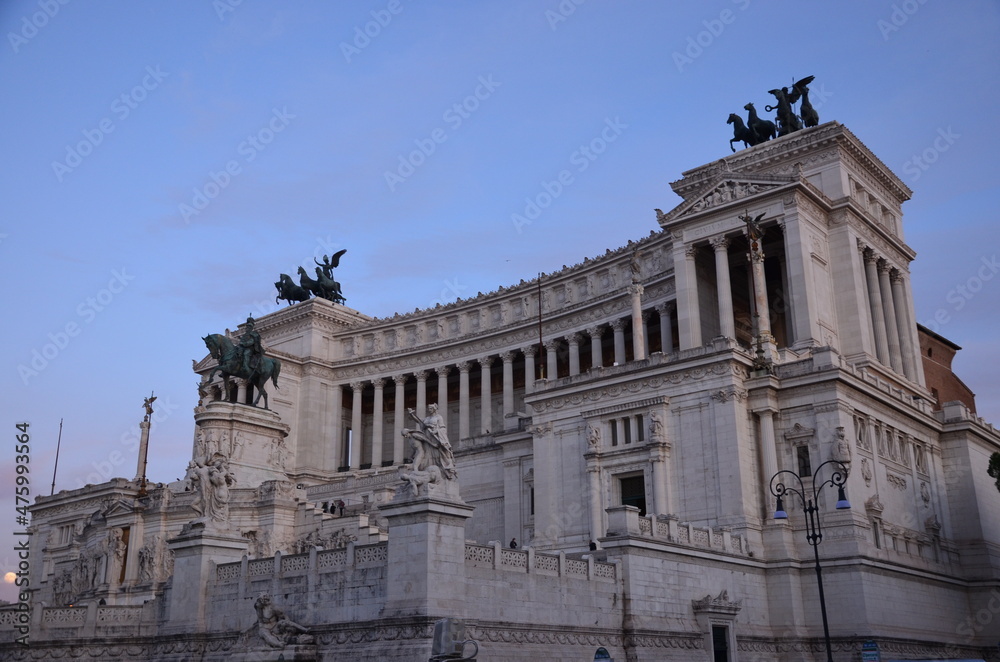 Some photos from the Eternal City of Rome, Italy, taken while strolling across the city centre and over the river Tiber on a sunny Fall day, with Rome's typical churches, bridges and statues