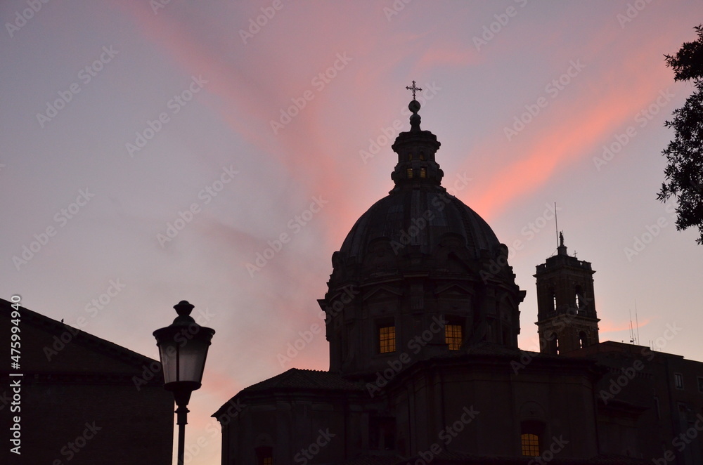 Some photos from the Eternal City of Rome, Italy, taken while strolling across the city centre and over the river Tiber on a sunny Fall day, with Rome's typical churches, bridges and statues