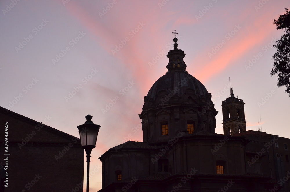 Some photos from the Eternal City of Rome, Italy, taken while strolling across the city centre and over the river Tiber on a sunny Fall day, with Rome's typical churches, bridges and statues