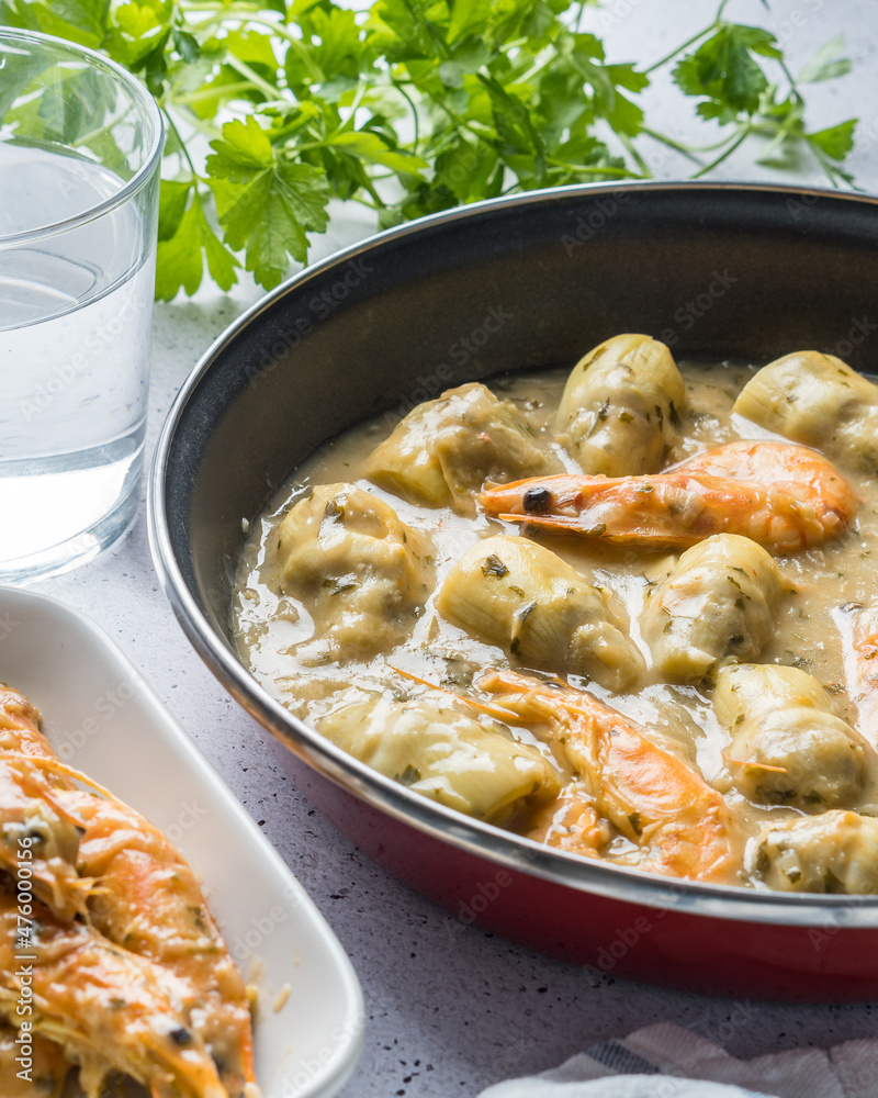 Artichokes recipe with prawns and green sauce Artichokes recipe with prawns and green sauce