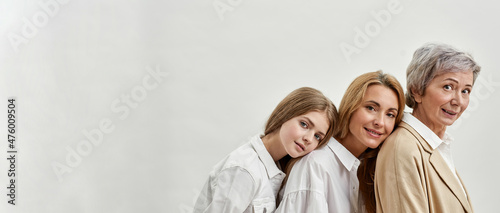 Fotografie Back to back of caucasian family of three females