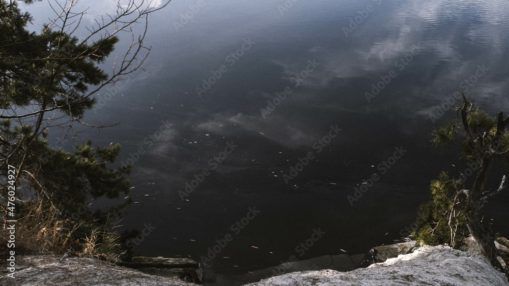 Obraz premium clouds over the lake