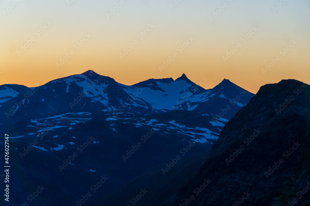 Obraz premium Summer Evening in the mountains Tafjordfjella