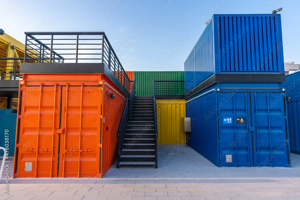 Foto de DOHA, QATAR DEC 16, 2021 Box Park, located at the old Doha