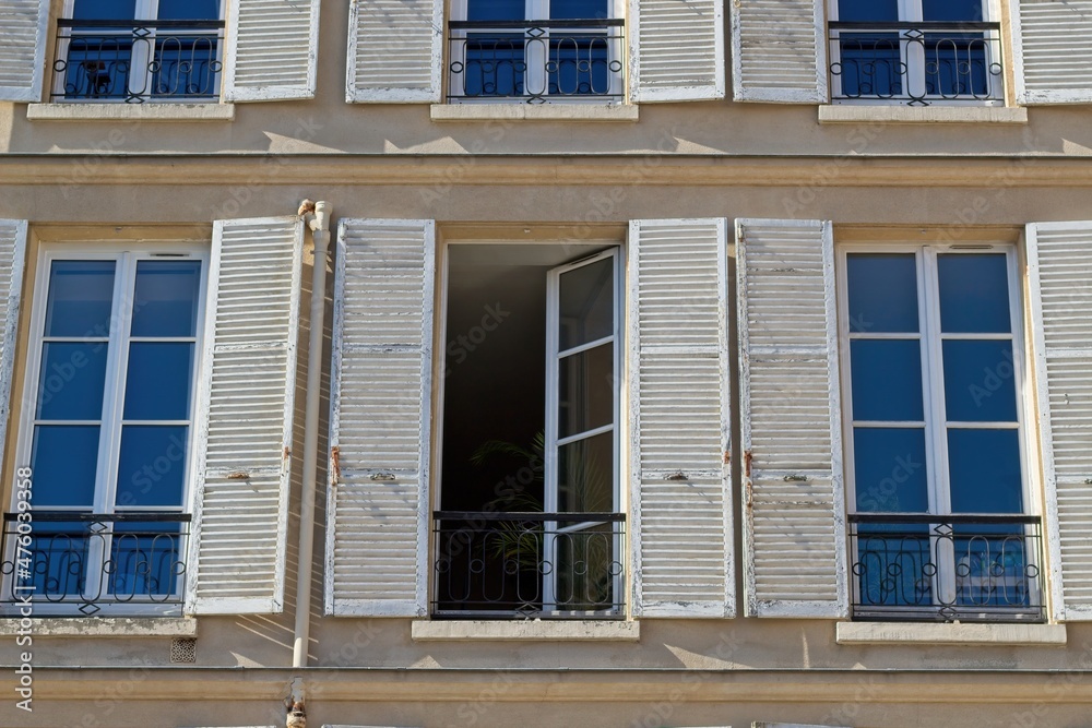 a windows of an building
