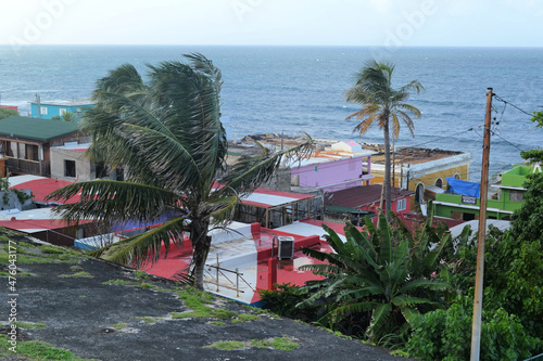 Canvas Print Low and colorful  houses on the beach of Viejo San Juan, Puerto Rico