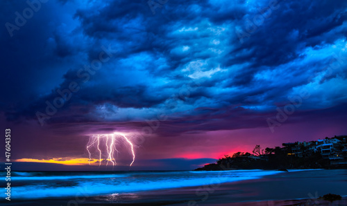 Photo A lightning storm over Broad Beach, Malibu California