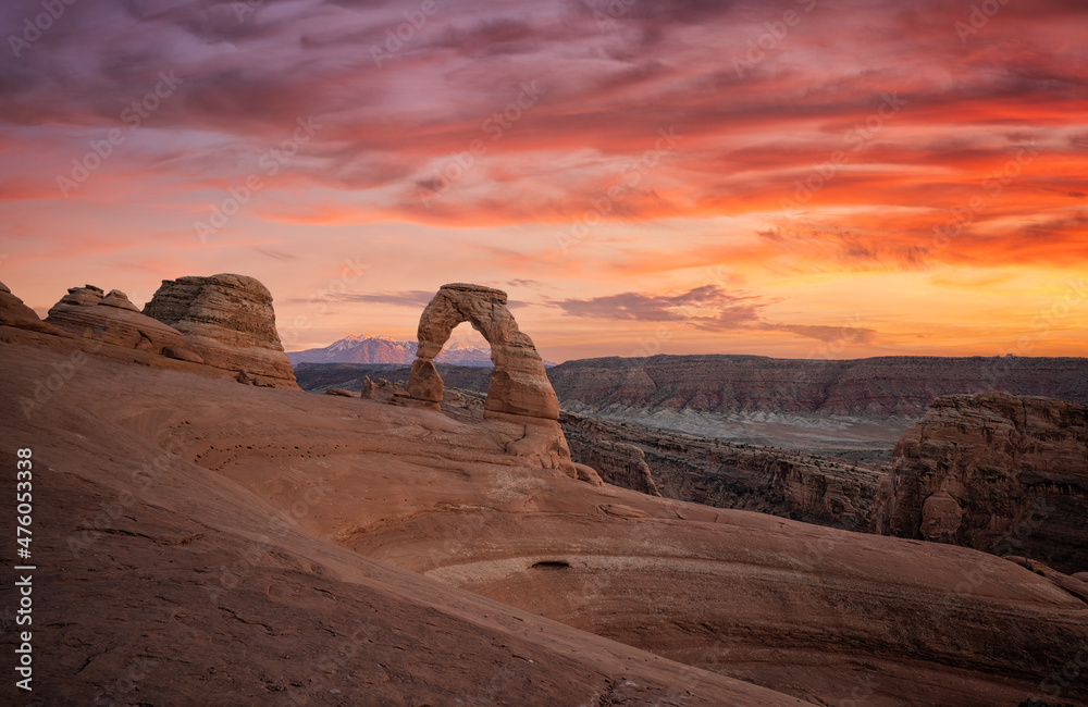 delicate arch in arches national park with red sunset