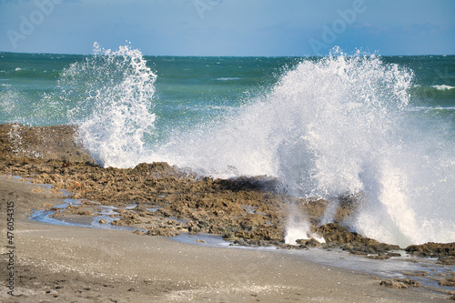 Fototapeta Naklejka Na Ścianę i Meble -  Blowing Rocks Preserve waves crashing