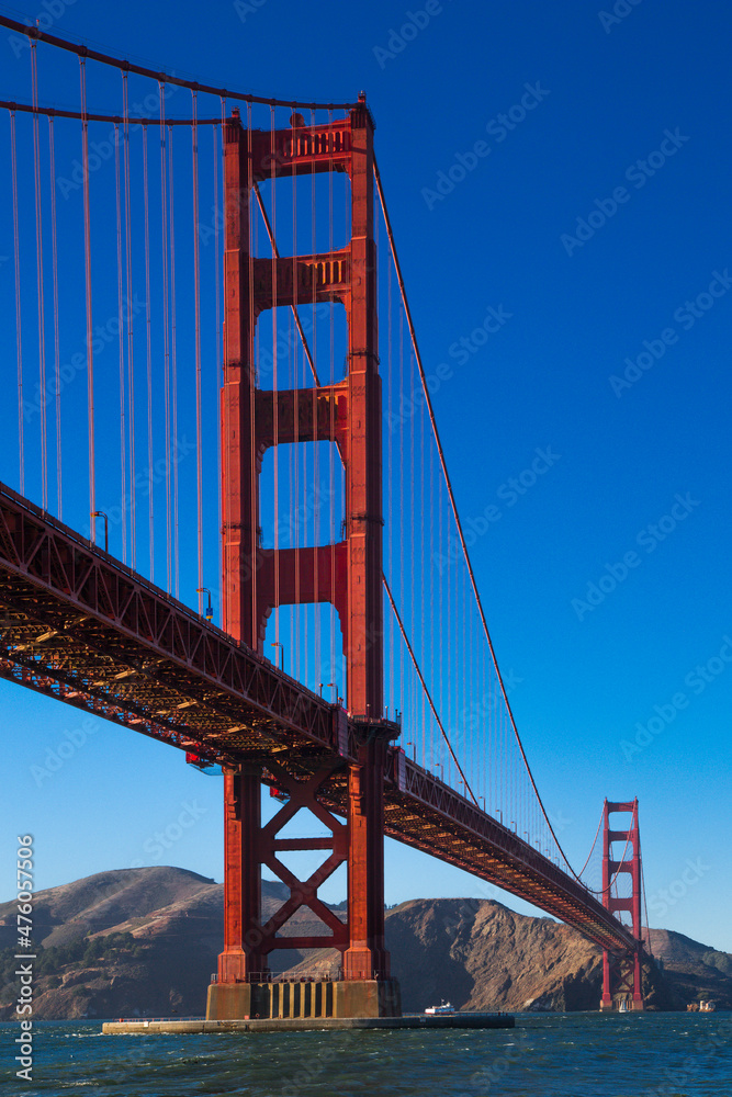 Fototapeta premium Golden Gate Bridge in California, and the blue sea
