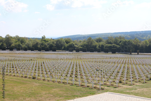Graveyard in Frankreich, Memorial de Verdun, Friedhof on a sunny day photo