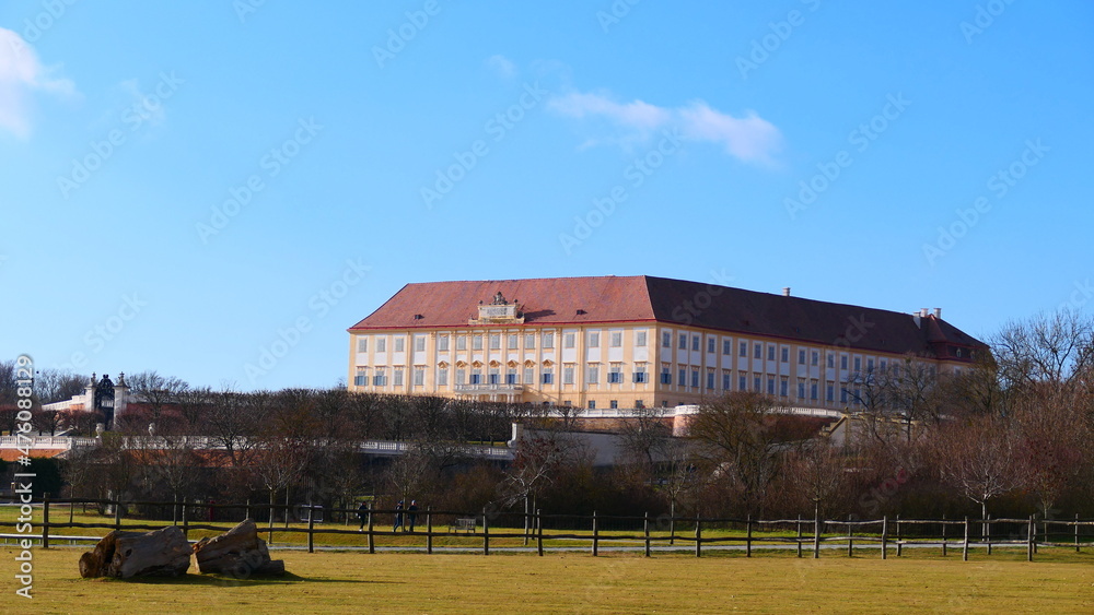 Blick auf Schloss Hof