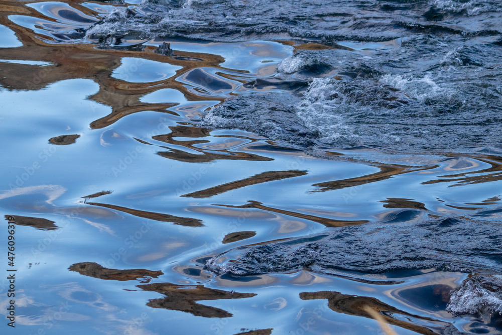 Obraz premium water flowing background