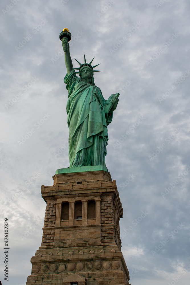 Obraz premium Statue of Liberty and Skyline