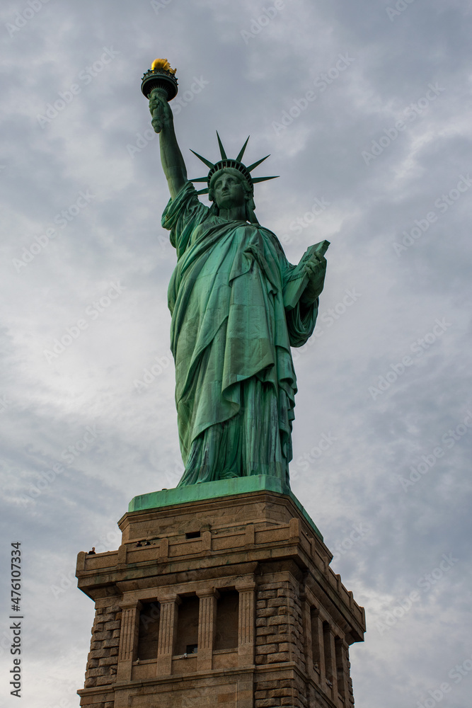 Fototapeta premium Statue of Liberty and Skyline
